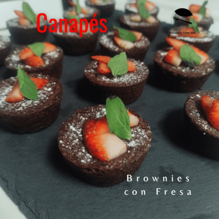 Brownies con fresa, Canapes dulces, Canapes y bocadillos para eventos