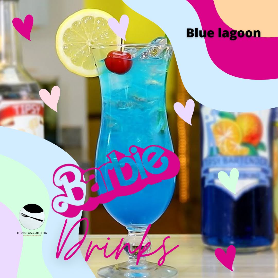 Coctel azul en copa huracan con base vodka y blue curazao con lima limony garnish de limon y cereza